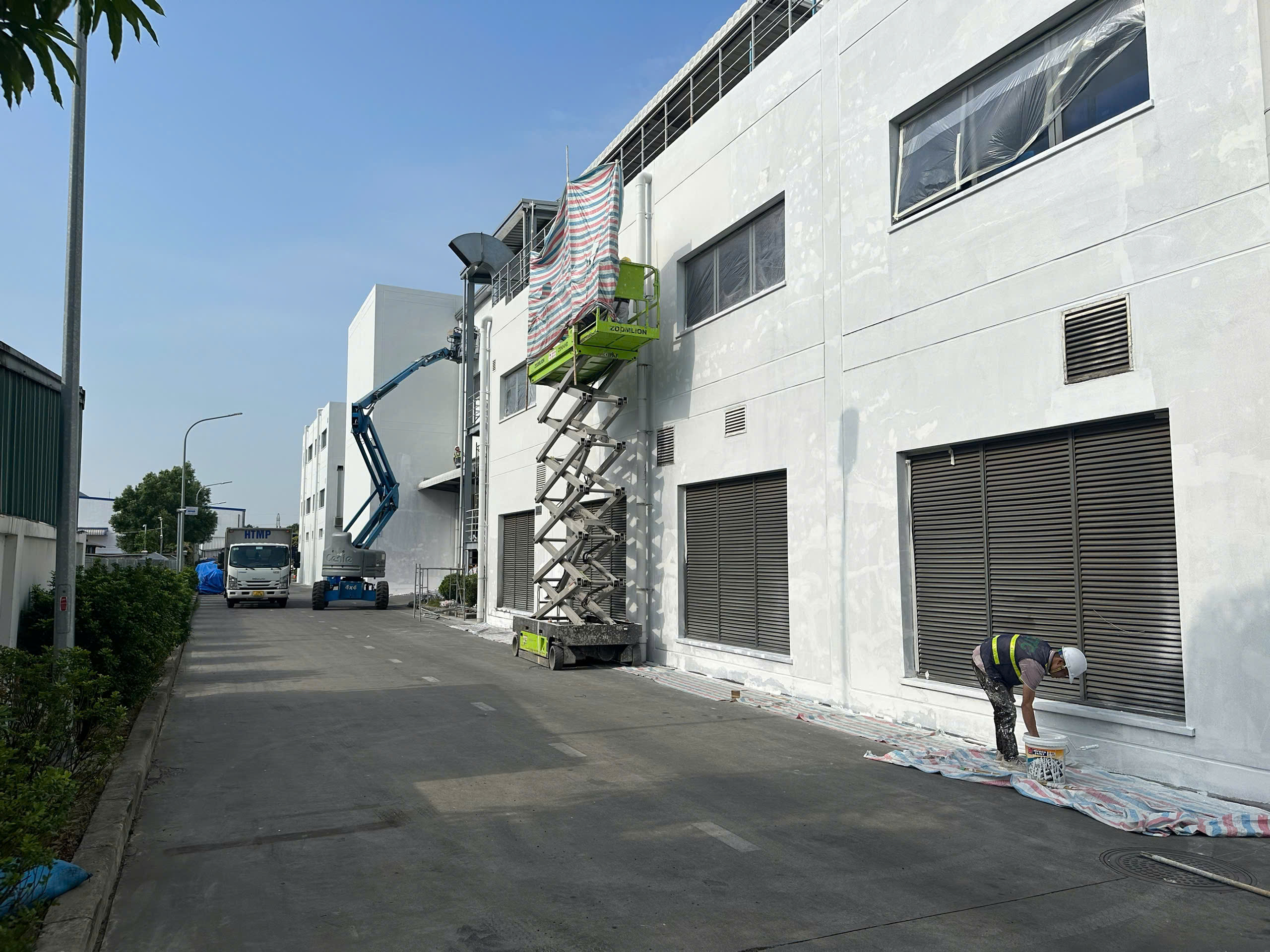 Sơn lại nhà máy 1