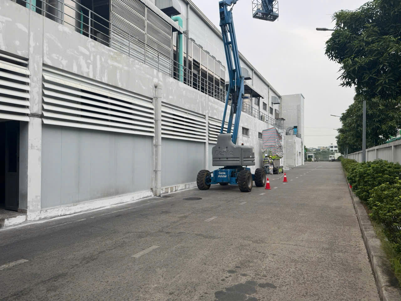 Sơn lại nhà máy 3